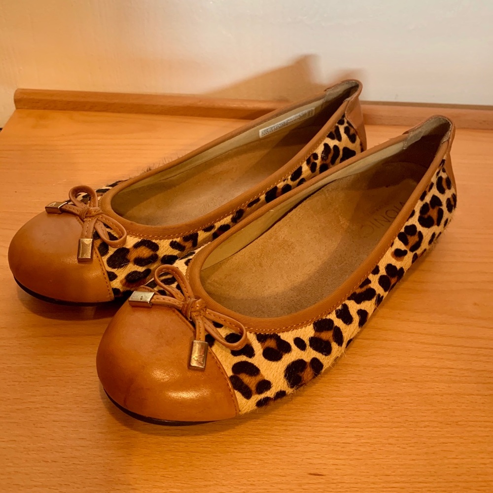VIONIC Hyde leopard print leather flats